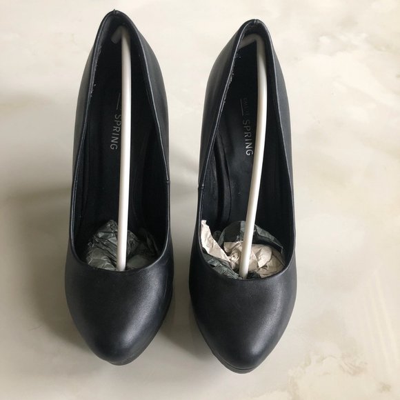 Black Heels - Picture 3 of 4